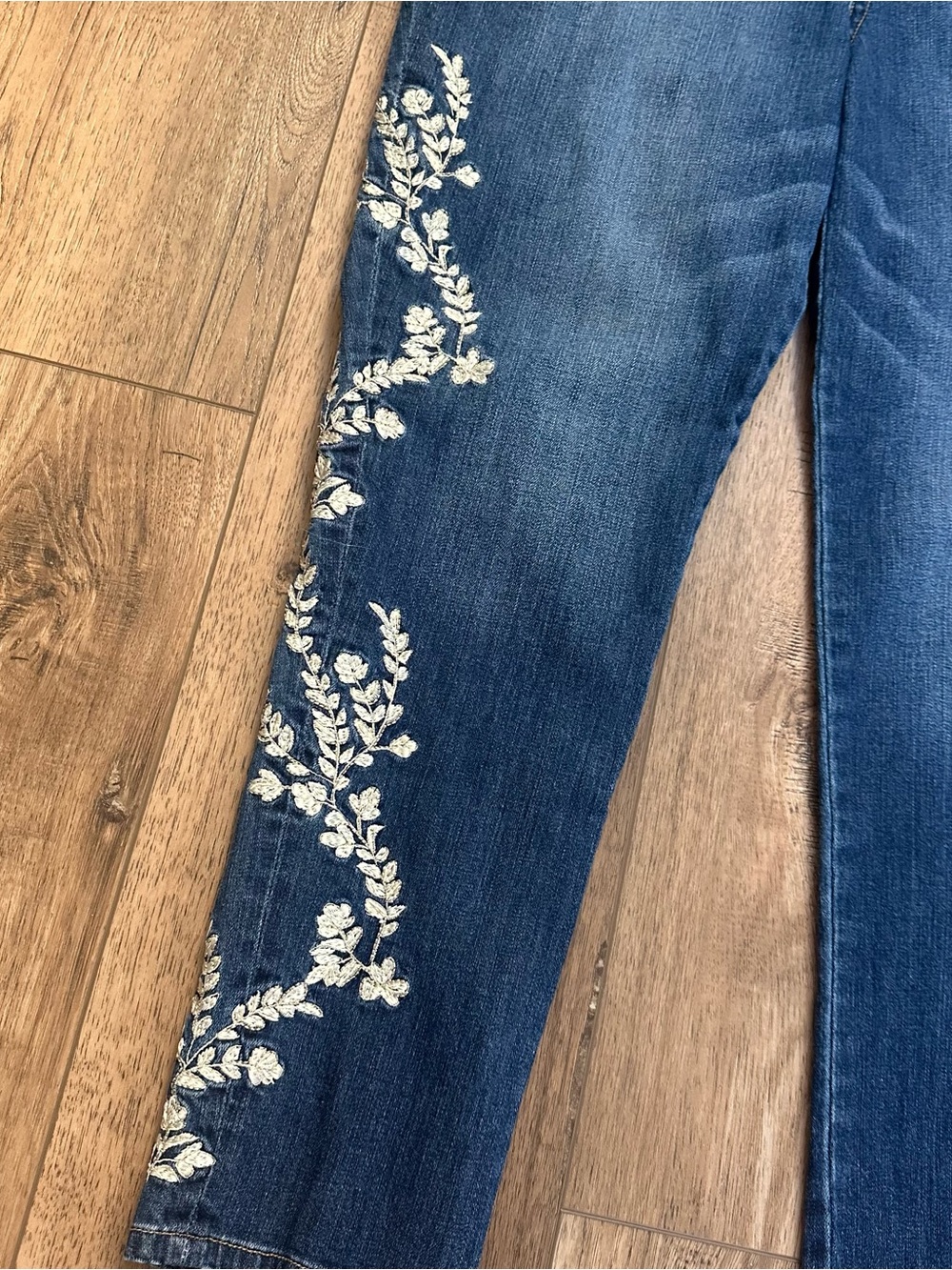 24/7 Women’s Embroidered Denim Jeans, Floral, Plus Size, Appliqué, Size 16W - Picture 2 of 13
